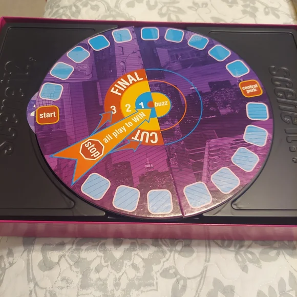 FRIENDS Scene It? Trivia Game - Vibrant Purple Edition - Picture 2 of 4